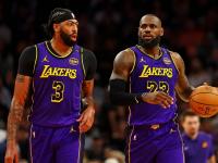 华体会亚洲官网-爵士队主帅怒吼指责队员失误