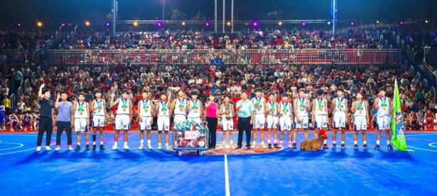 华体会官方入口-年轻球员表现亮眼，球场气氛热烈