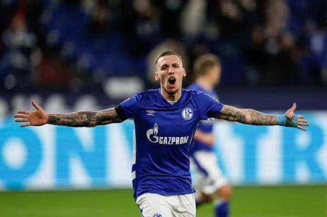 沙尔克主帅变阵获得胜利提振士气