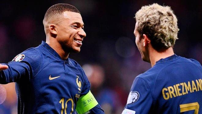 法国劲旅抵达国际赛场备战重要战役的简单介绍