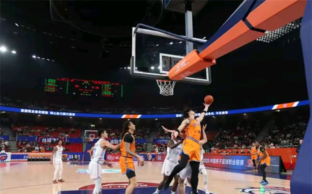 热门球队大胜对手，取得连胜纪录