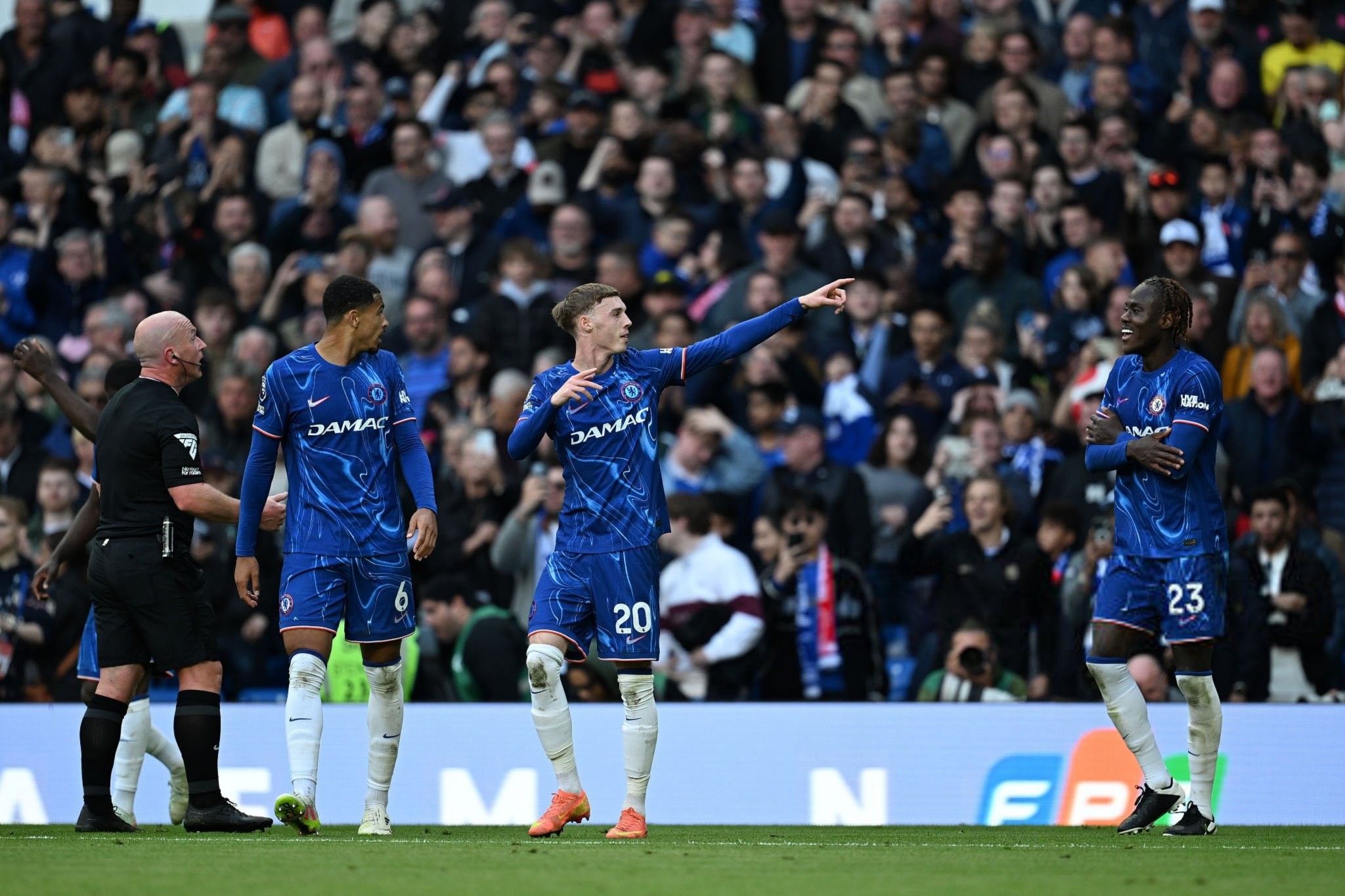 关于切尔西遭遇主场失利，球队士气受挫的信息