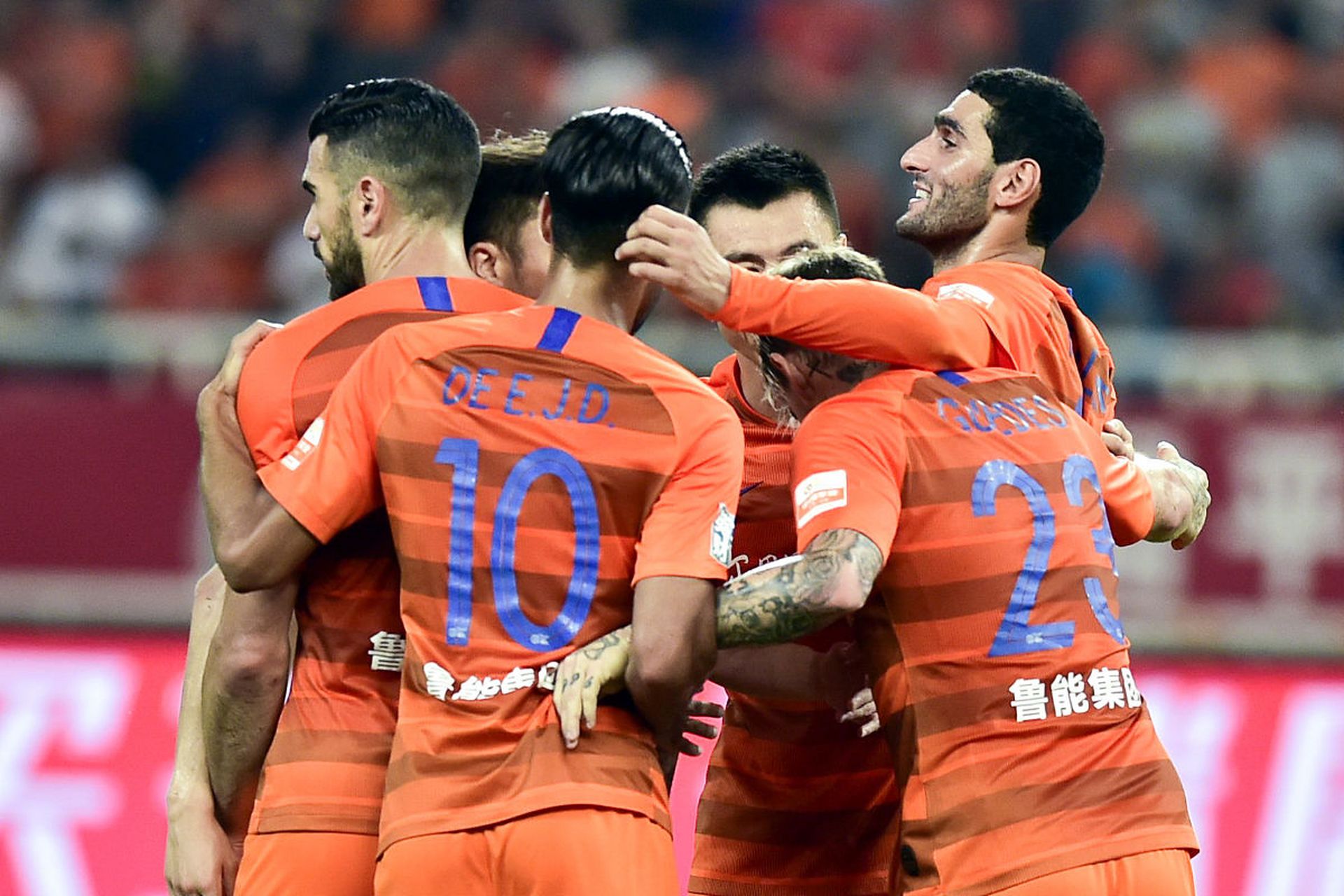 中超比赛中一支球队获得胜利，实力备受认可