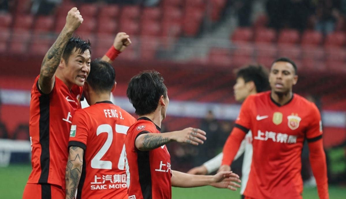 中超比赛中一支球队获得胜利，实力备受认可