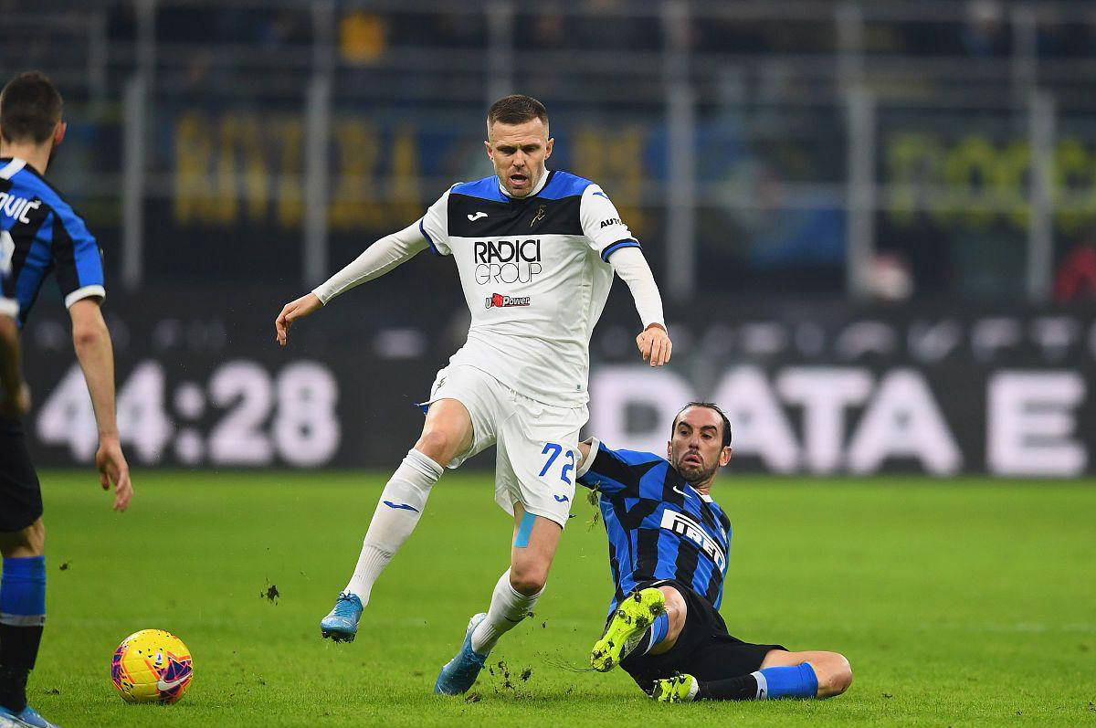 包含尤文图斯抛弃小动作，全面团结备战关键战的词条