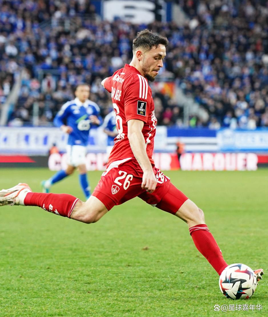 里昂坐镇主场战胜昂热，喜迎胜利的简单介绍