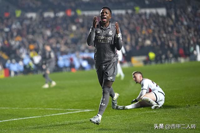 西甲联赛中球队争议裁判判罚，要求公平公正