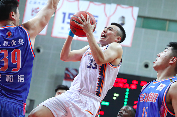 四川男篮遭遇两连败，战绩下滑