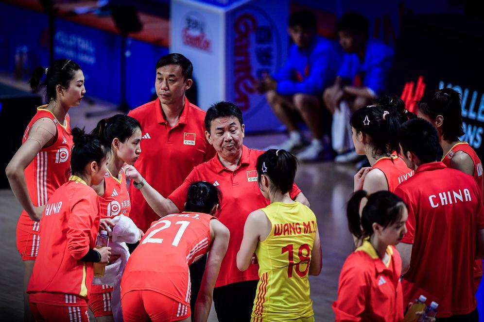 包含拼搏精神：球员们在比赛中毫不退缩，全力拼搏的词条