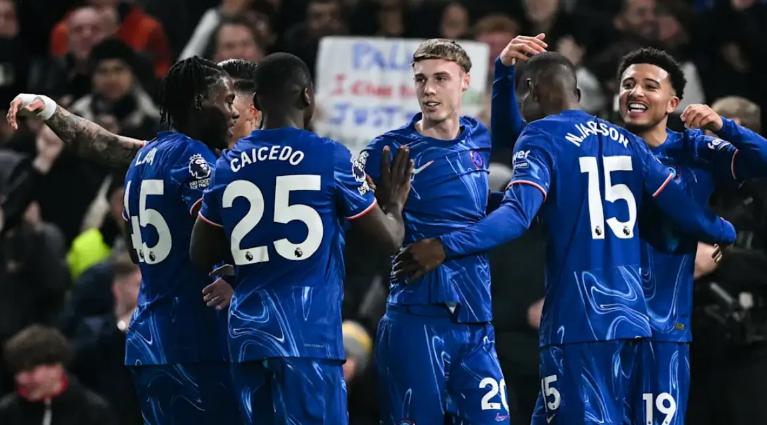 关于率先打破僵局！现场球迷沸腾欢呼！的信息