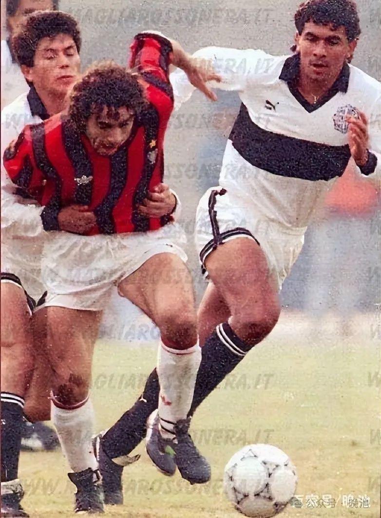 关于荷兰队全队发威，壮烈击败对手晋级四分之一决赛的信息