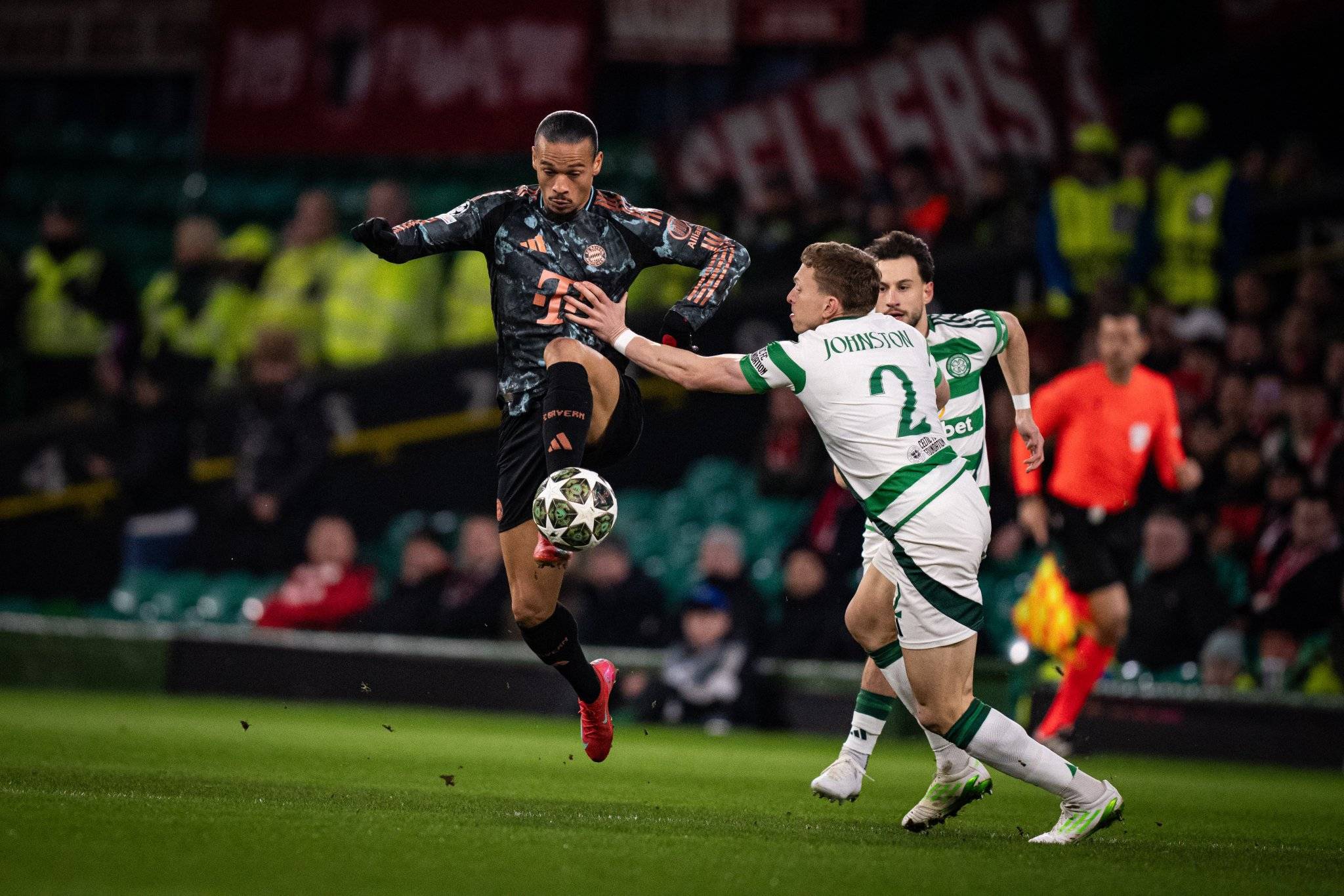 拜仁主场告捷，锁定晋级席位！