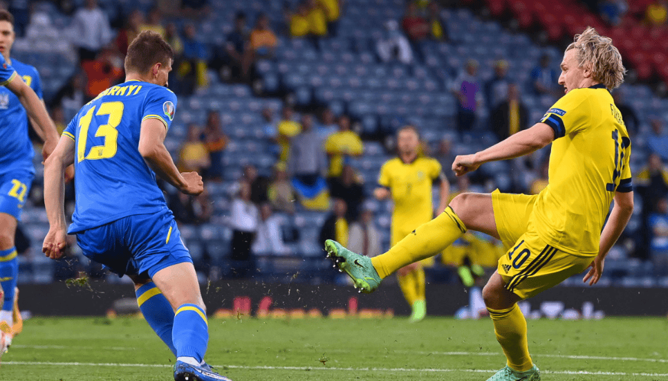 包含罗马尼亚击败乌克兰：欧洲足球锦标赛的火爆对抗的词条