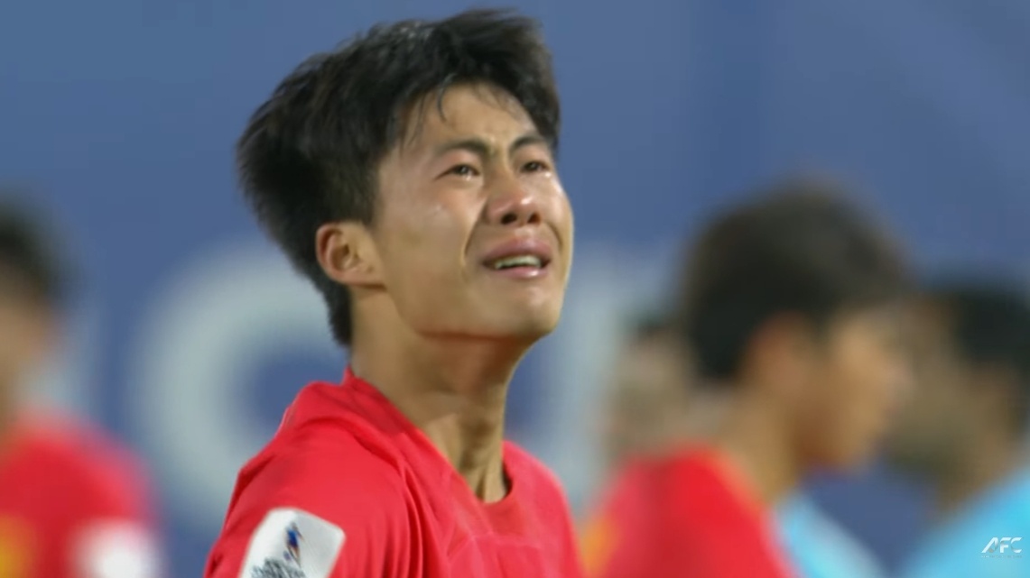 中国足球队在亚冠赛场上表现异常