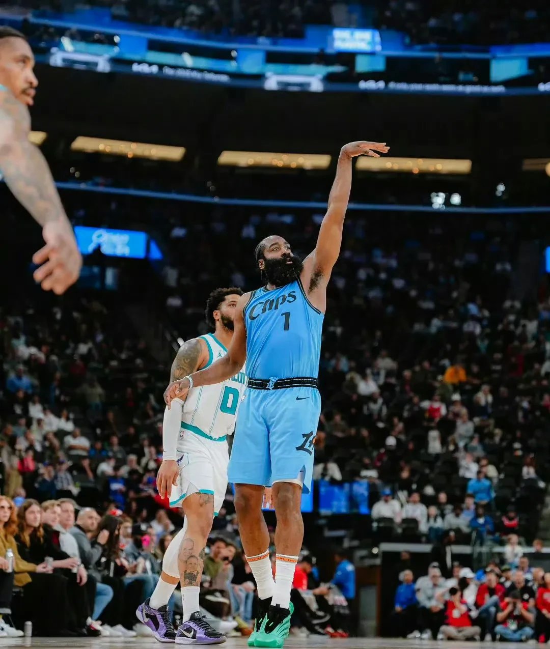 快船再胜马刺，他连续第六场半场得分超15分