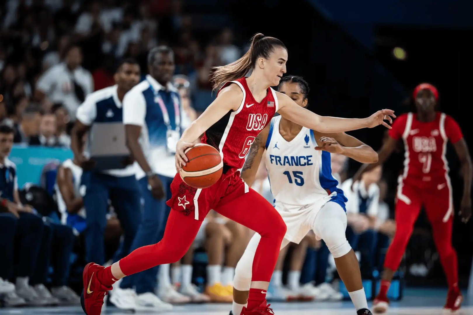 美国女篮轻松战胜对手,晋级决赛 美国女篮轻松战胜对手,晋级决赛