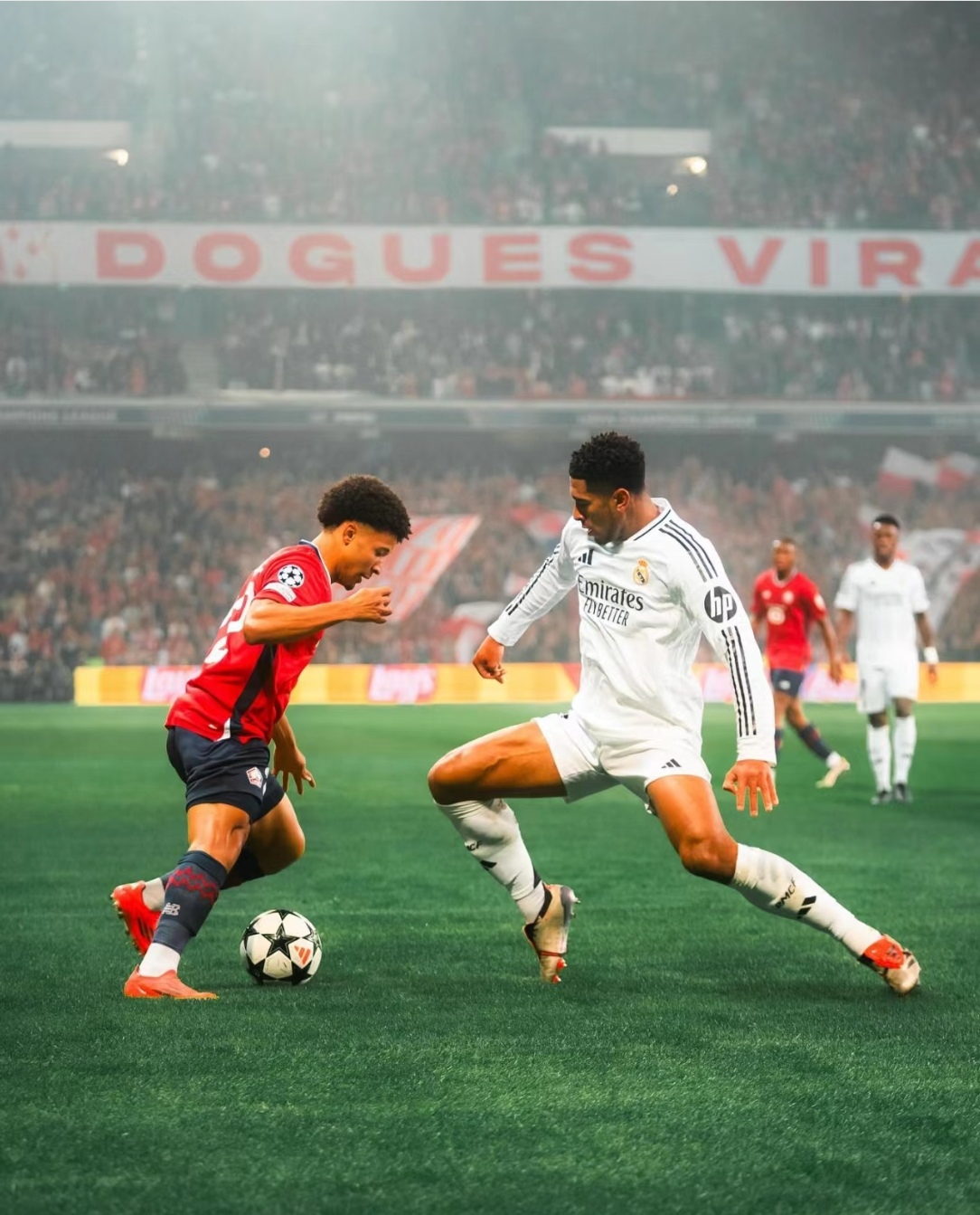 包含足球球队在国际比赛中打破了各种障碍取得胜利的词条